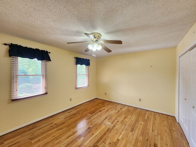 Building Photo - Marion Rental!
