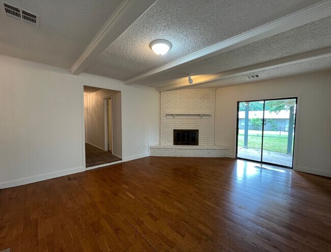 Building Photo - Peaceful 3 bedroom house in Broken Arrow!