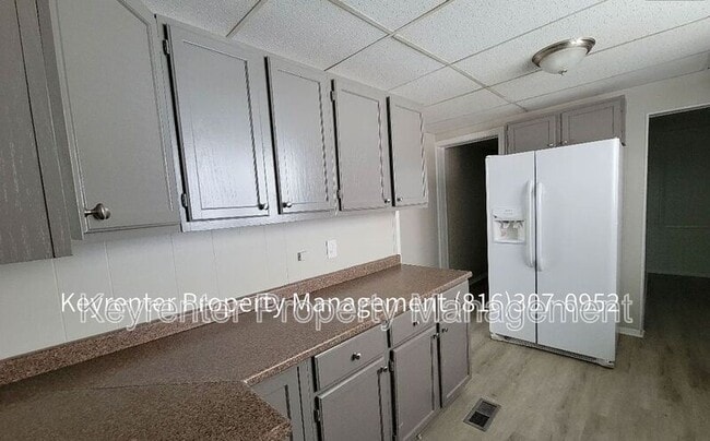 Building Photo - 142 N Bellaire Ave