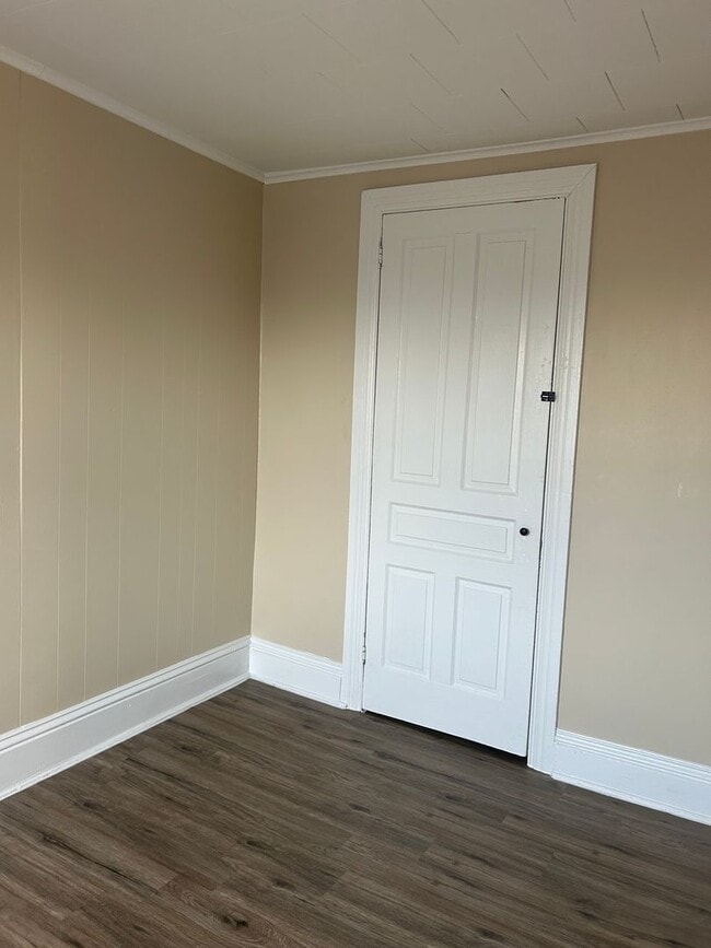 Building Photo - 121 N State St