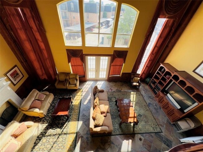 Building Photo - 7575 Kirby Dr