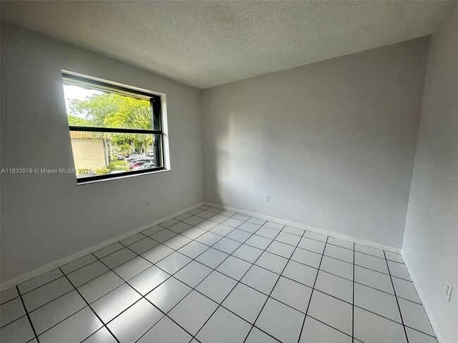 Building Photo - 9808 Hammocks Blvd