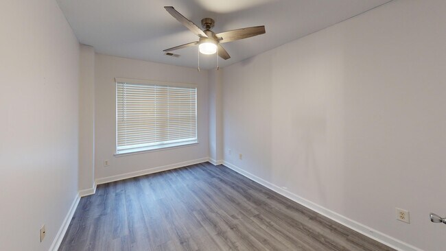 Building Photo - 112 St Vincent Pl