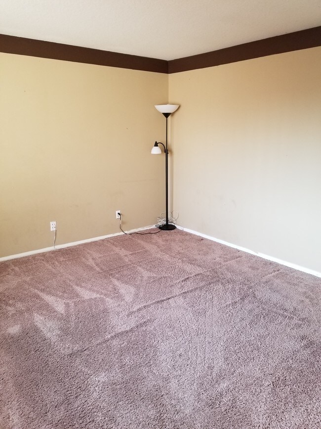 second bedroom upstairs - 19945 Eagle Ridge Ln