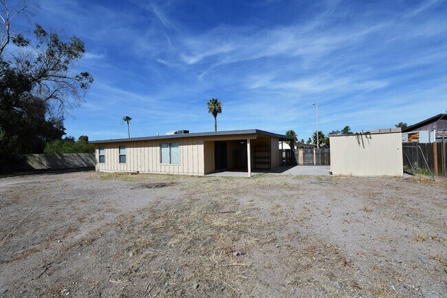 Building Photo - 3 bed 2 bath home in Mesa $1850 per mo plus fees Large Lot