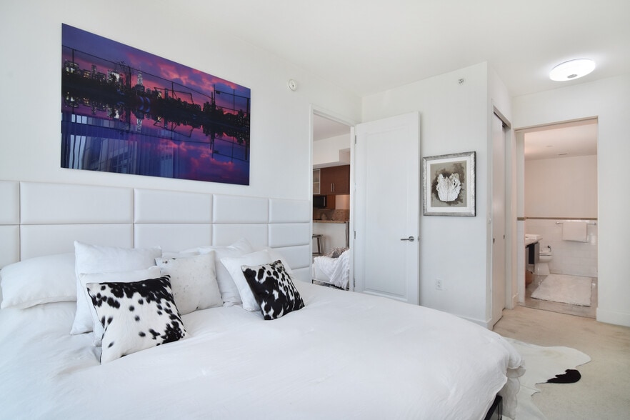 Bedroom - 175 Huguenot St