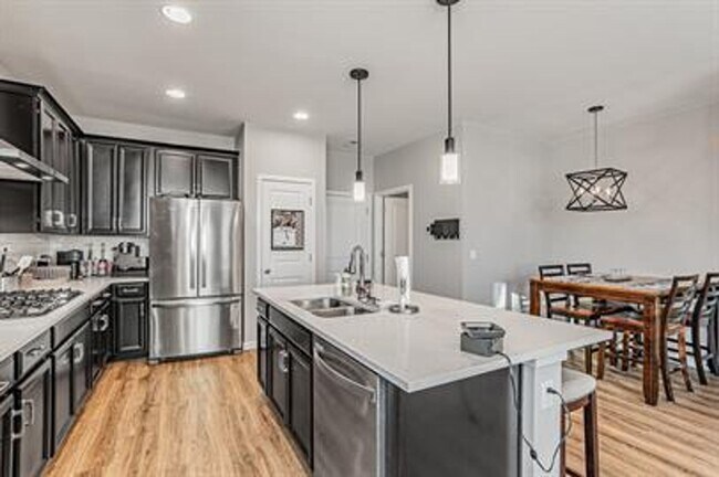 Building Photo - Modern 3 Bed/ 2.5 Bath Townhome in Sterling Ranch