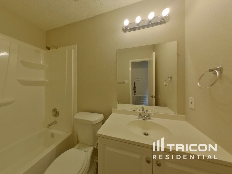 Building Photo - 3107 Lucida Ln