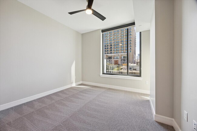 Building Photo - 9757 Katy Fwy