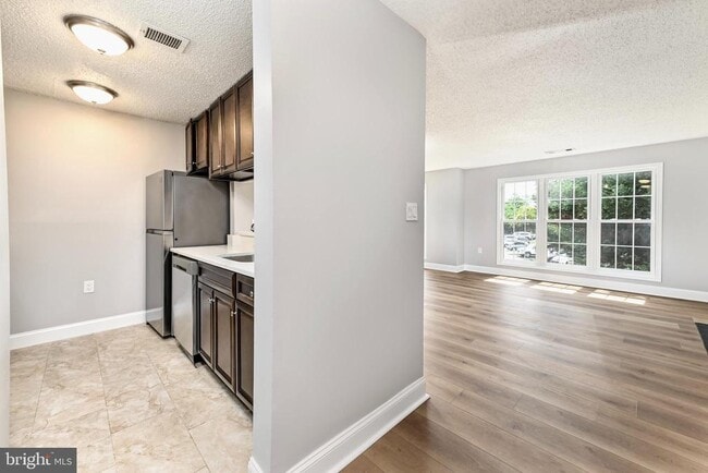 Building Photo - 20991 Timber Ridge Terrace