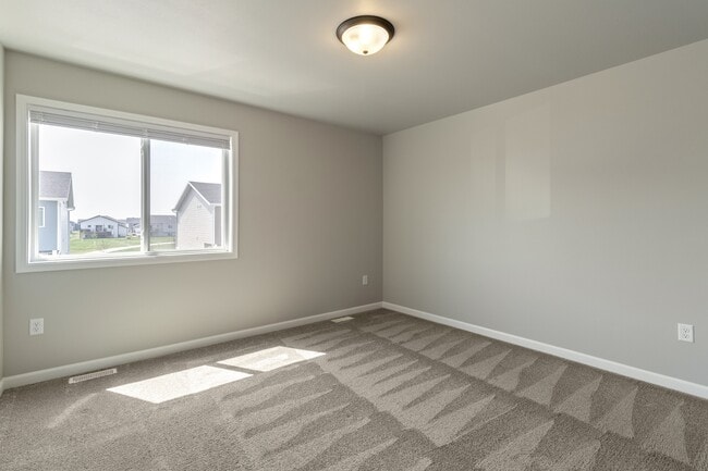 Building Photo - 213 Divide Dr