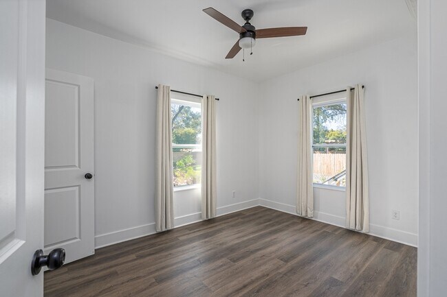 Building Photo - 637 E Anderson St