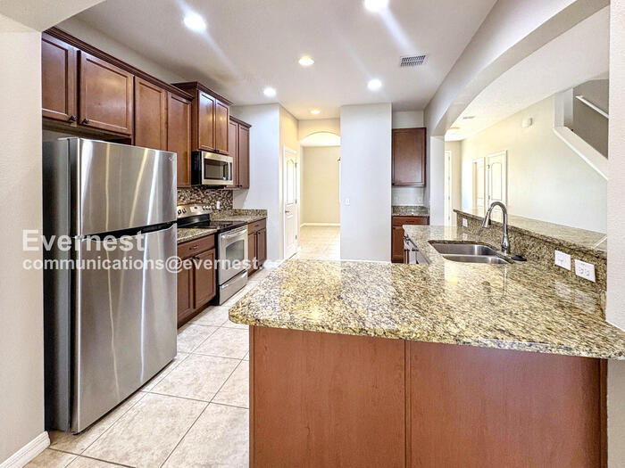 Building Photo - 2318 Sebago Dr