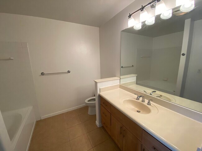 Main Bathroom - 95-976 Wikao St