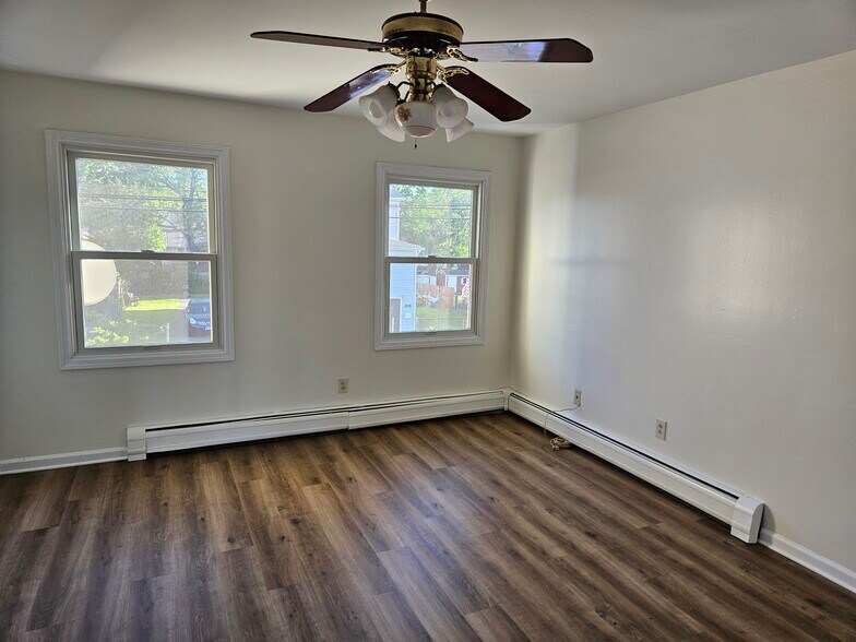 Building Photo - 210 Garibaldi Ave