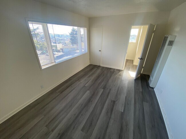 Building Photo - Brand New Spacious Oakland Hills home