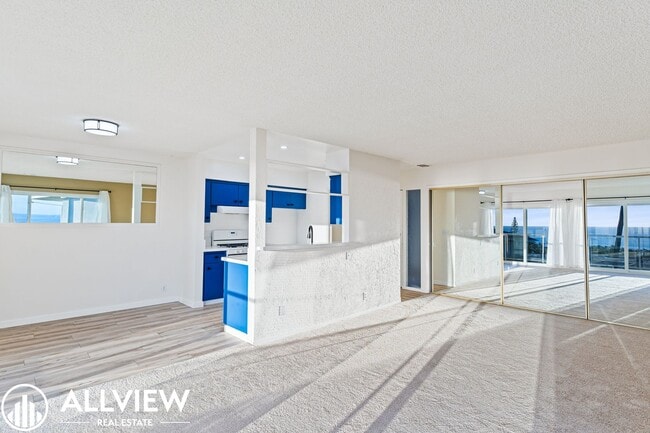 Building Photo - Stunning Ocean Views! 1 Bedroom Condo Avai...