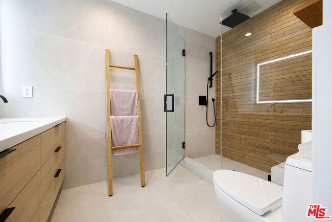 Building Photo - 4733 La Villa Marina