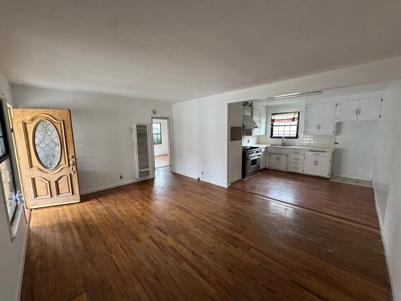 Building Photo - 5427 Bridgeview Ave