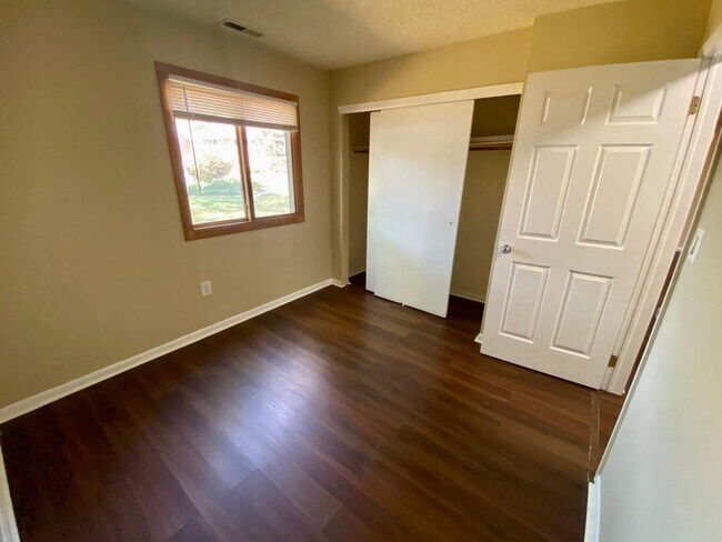 Building Photo - 2403 Ravens Crest Dr
