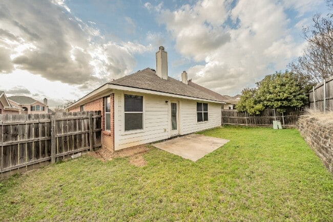 Building Photo - 9916 Channing Rd