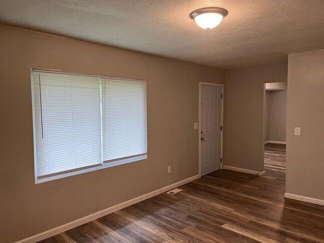 Building Photo - 2656 Sherborne Crescent