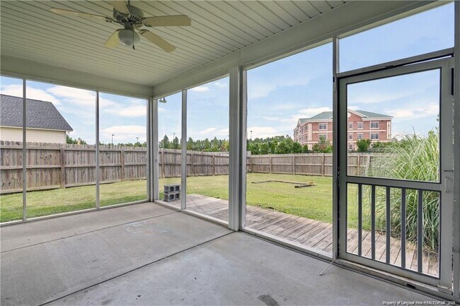 Building Photo - 1048 Ronald Reagan Drive