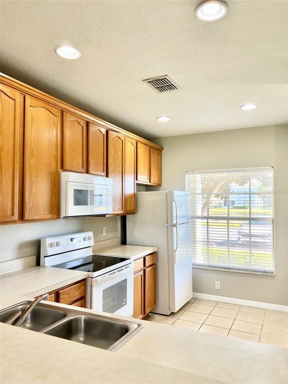 Building Photo - 9305 Jasmine Flower Ln