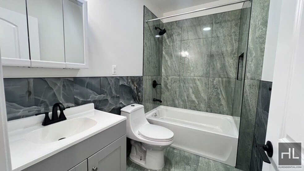Building Photo - 251 E 55th St