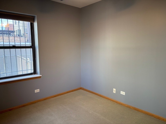 Building Photo - 45 N Paulina St