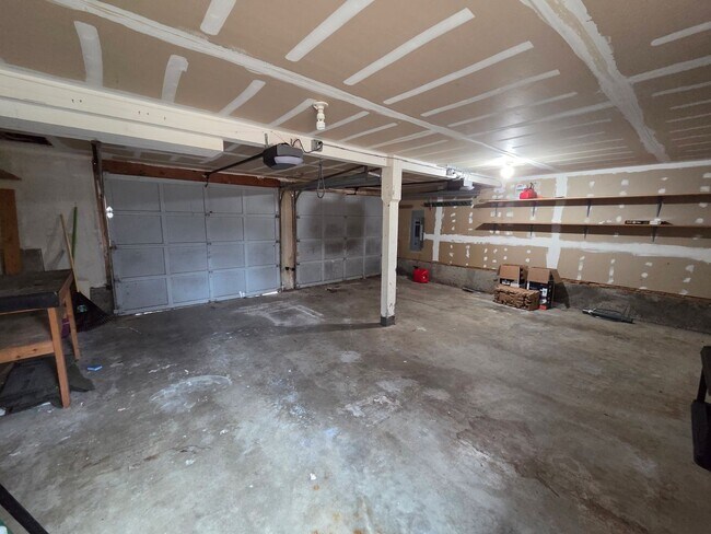 Building Photo - 4058 SE Empress Ct