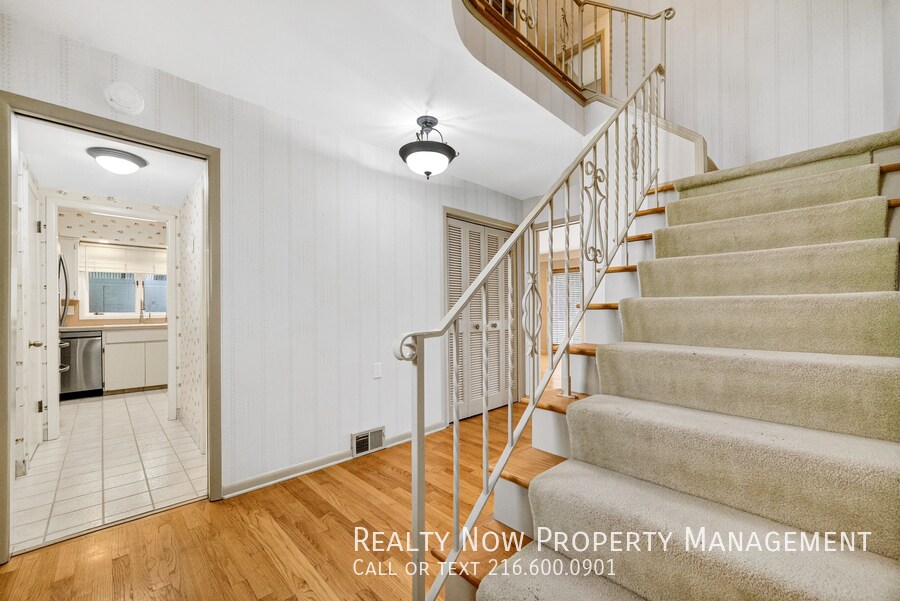 Building Photo - 2171 Cedarview Dr