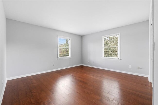 Building Photo - 220 Clipper Bay Dr