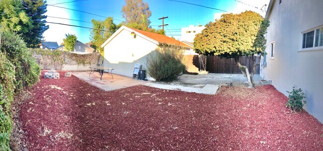 Building Photo - 12415 1/2 Chandler Blvd