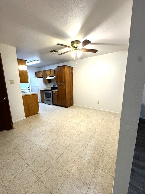 Building Photo - 2101 Eastwind St