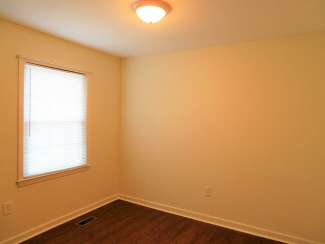 Building Photo - 3 bedroom, joined 1.5 bath ranch style home for rent