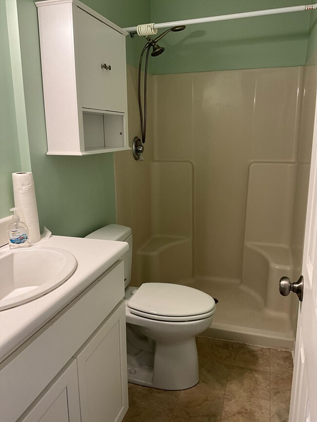 Building Photo - 15 Windsor Ct