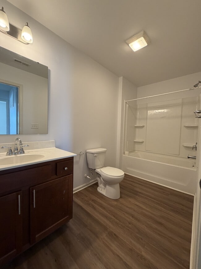 Building Photo - 3549 Saddlebrook Dr