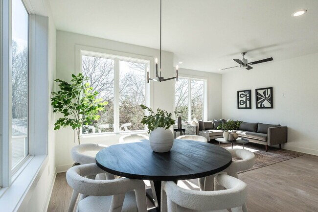 Building Photo - 611 Walnut Hts Dr