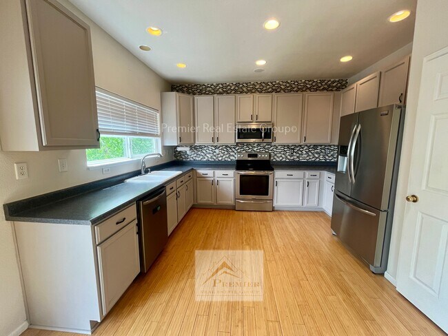 Building Photo - 7215 Edgebrook Dr