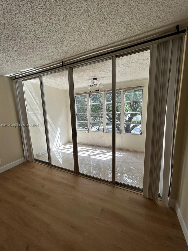 Building Photo - 9461 Evergreen Pl