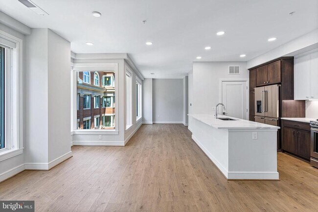 Building Photo - 635 Slaters Ln