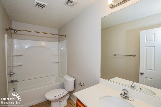 Building Photo - Beautiful 3Bdm 2.5Ba Home in Las Vegas!