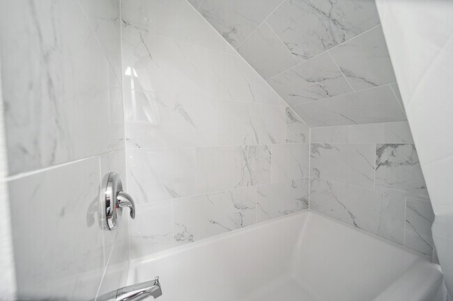 Building Photo - 132 Akin Ave