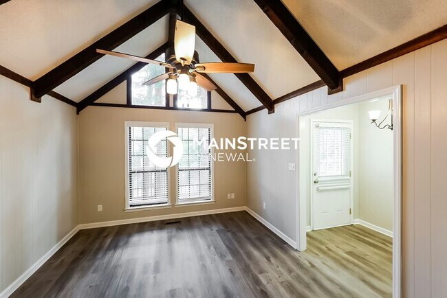 Building Photo - 3 Bedroom Pet-Friendly Home in HUEYTOWN, AL with Main Street Renewal