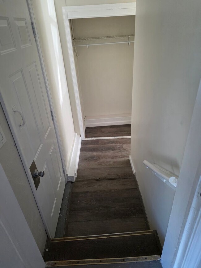 Building Photo - 4 Bedroom 3 Bathroom House in Syracuse