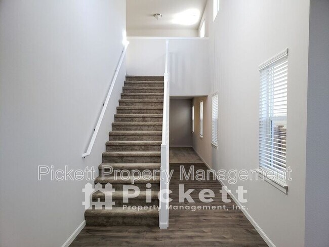 Building Photo - 4222 Andasio Loop SE