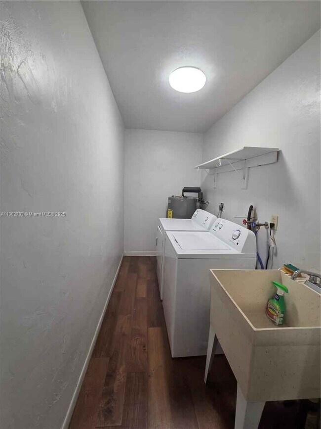 Building Photo - 10725 NW 8th Ave