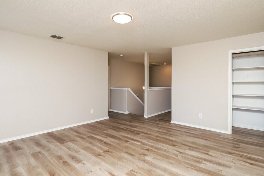 Building Photo - 10503 Marigold Bay