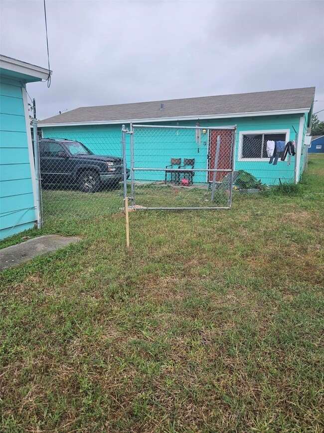 Building Photo - 1513 Lazy Ln